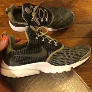 Nike sneakers size 6